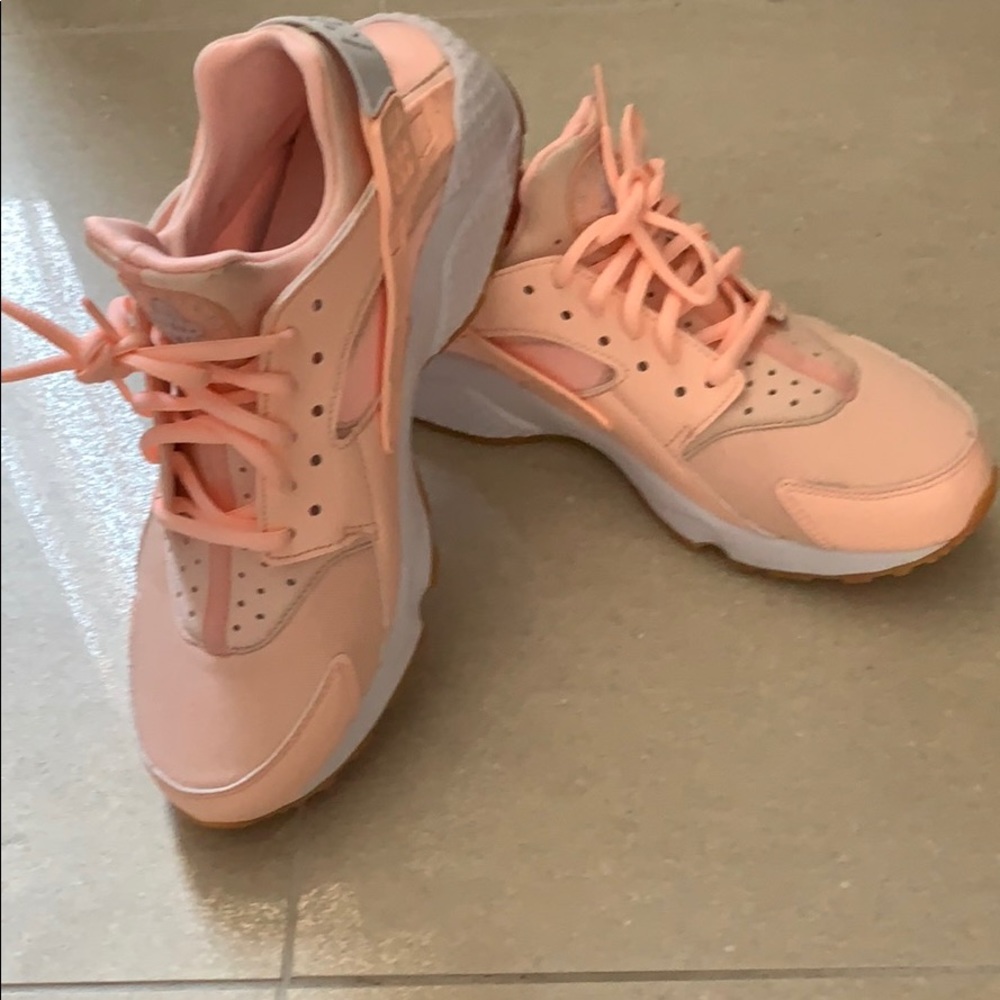 Nike huaraches pink